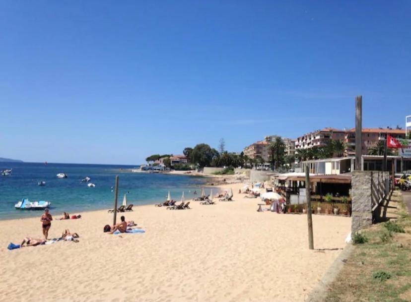Ajaccio magnifique T2 37m2 centre ville vue mer au bord de la plage Neuf 4 couchages balcon parking privé fermé Clim wifi Extérieur photo