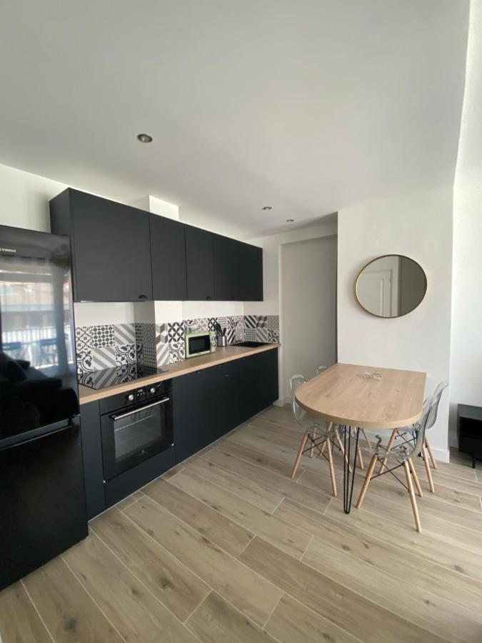 Ajaccio magnifique T2 37m2 centre ville vue mer au bord de la plage Neuf 4 couchages balcon parking privé fermé Clim wifi Extérieur photo