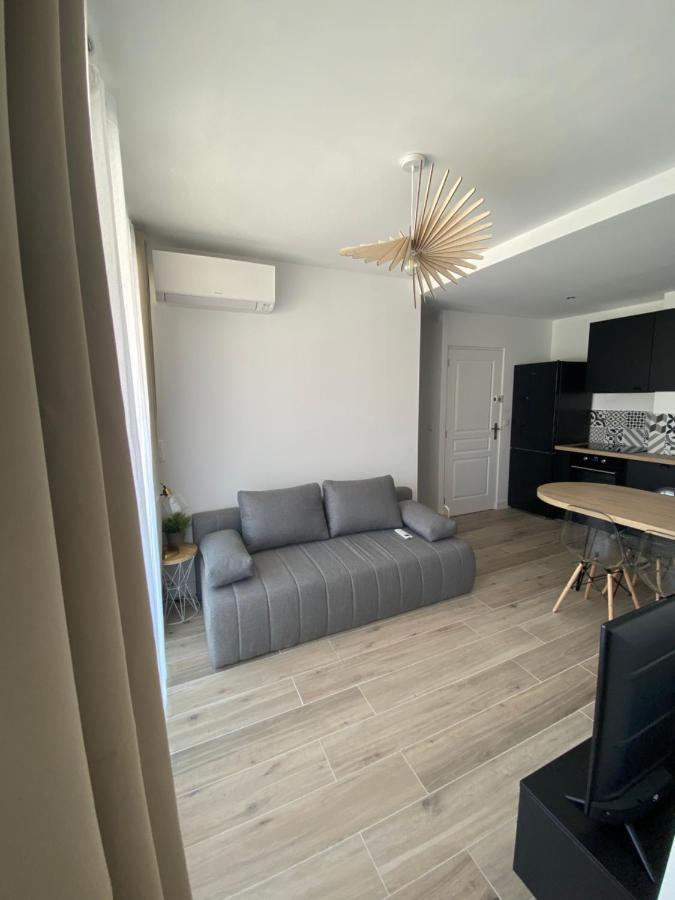 Ajaccio magnifique T2 37m2 centre ville vue mer au bord de la plage Neuf 4 couchages balcon parking privé fermé Clim wifi Extérieur photo