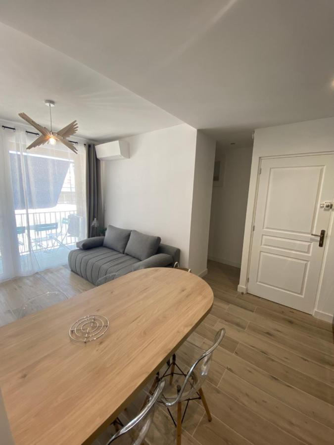 Ajaccio magnifique T2 37m2 centre ville vue mer au bord de la plage Neuf 4 couchages balcon parking privé fermé Clim wifi Extérieur photo