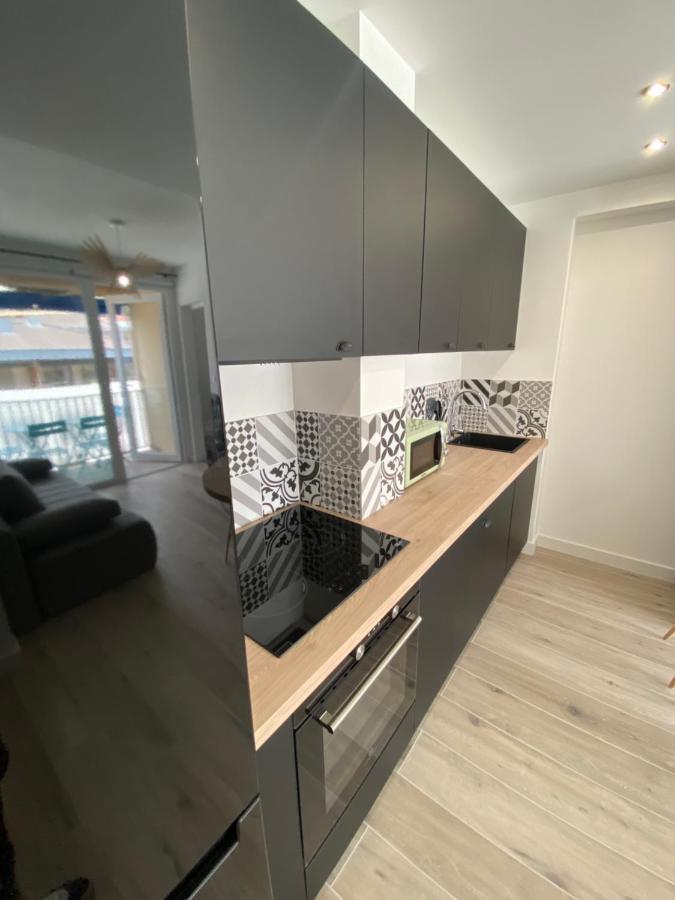 Ajaccio magnifique T2 37m2 centre ville vue mer au bord de la plage Neuf 4 couchages balcon parking privé fermé Clim wifi Extérieur photo