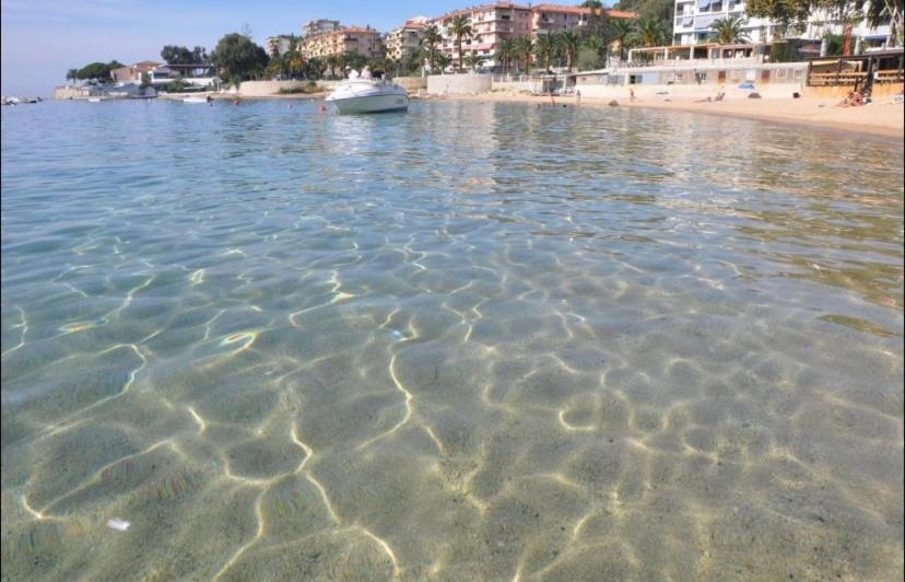 Ajaccio magnifique T2 37m2 centre ville vue mer au bord de la plage Neuf 4 couchages balcon parking privé fermé Clim wifi Extérieur photo