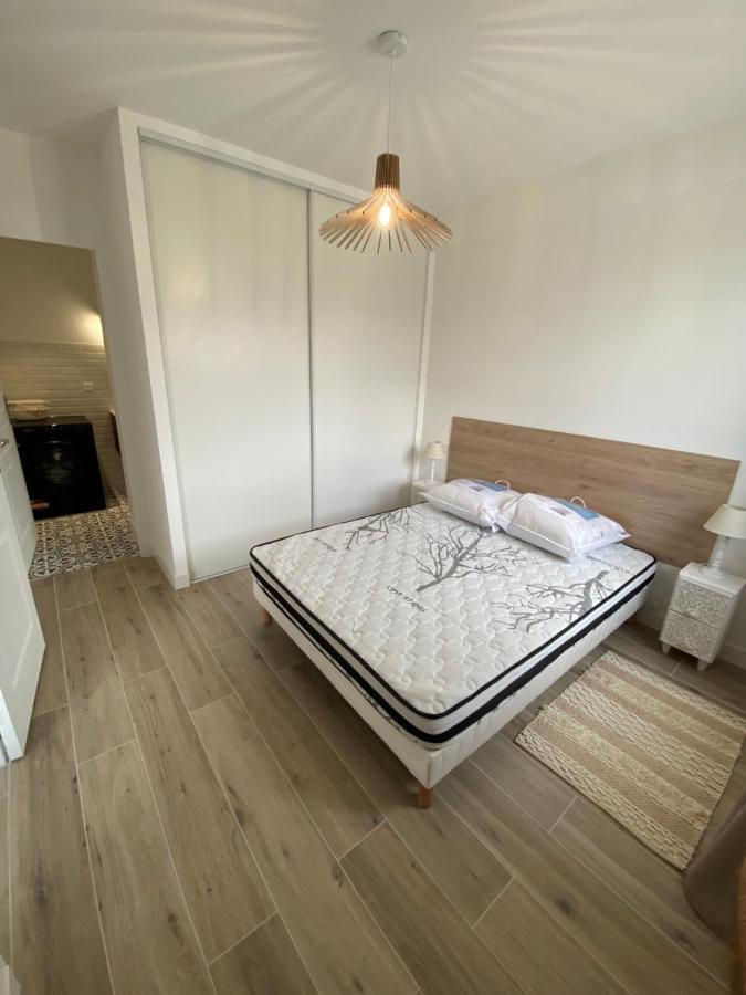Ajaccio magnifique T2 37m2 centre ville vue mer au bord de la plage Neuf 4 couchages balcon parking privé fermé Clim wifi Extérieur photo