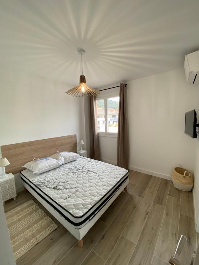 Ajaccio magnifique T2 37m2 centre ville vue mer au bord de la plage Neuf 4 couchages balcon parking privé fermé Clim wifi Extérieur photo