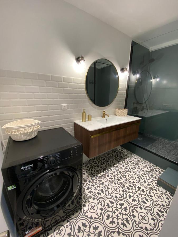 Ajaccio magnifique T2 37m2 centre ville vue mer au bord de la plage Neuf 4 couchages balcon parking privé fermé Clim wifi Extérieur photo