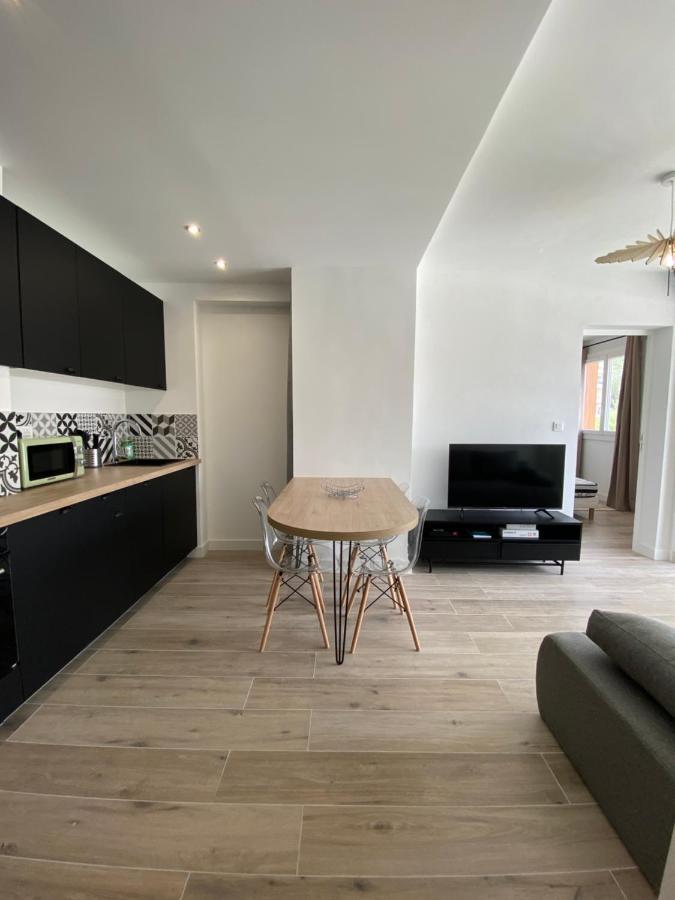 Ajaccio magnifique T2 37m2 centre ville vue mer au bord de la plage Neuf 4 couchages balcon parking privé fermé Clim wifi Extérieur photo