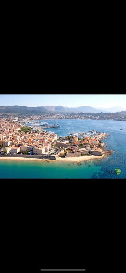 Ajaccio magnifique T2 37m2 centre ville vue mer au bord de la plage Neuf 4 couchages balcon parking privé fermé Clim wifi Extérieur photo