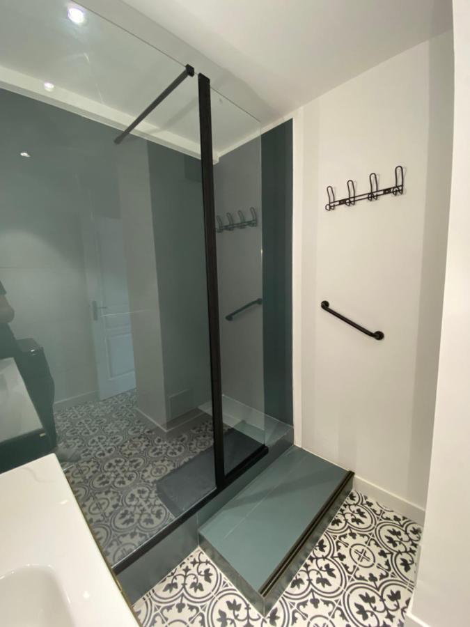 Ajaccio magnifique T2 37m2 centre ville vue mer au bord de la plage Neuf 4 couchages balcon parking privé fermé Clim wifi Extérieur photo
