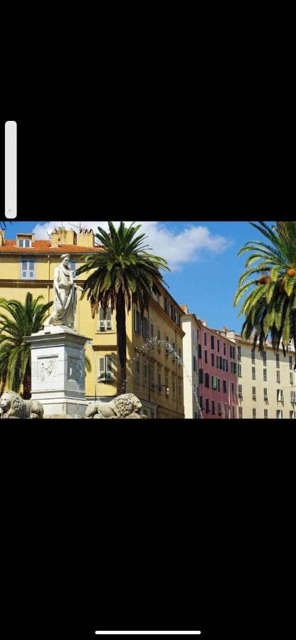 Ajaccio magnifique T2 37m2 centre ville vue mer au bord de la plage Neuf 4 couchages balcon parking privé fermé Clim wifi Extérieur photo